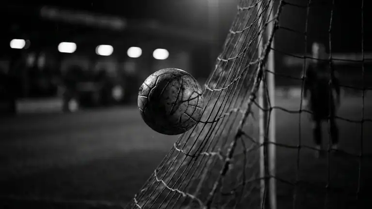 De Diepgang van Vrije Trappen in Football Strike: Online Soccer header