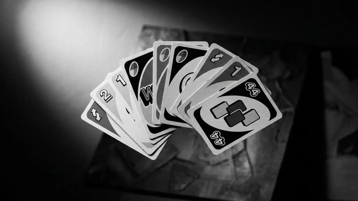 Por que UNO!™ é o Jogo de Cartas Essencial no Celular